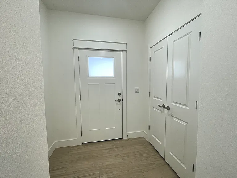 Entry & coat closet