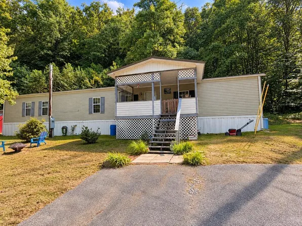 1110 Kathryn St, Glen Fork, WV 25845