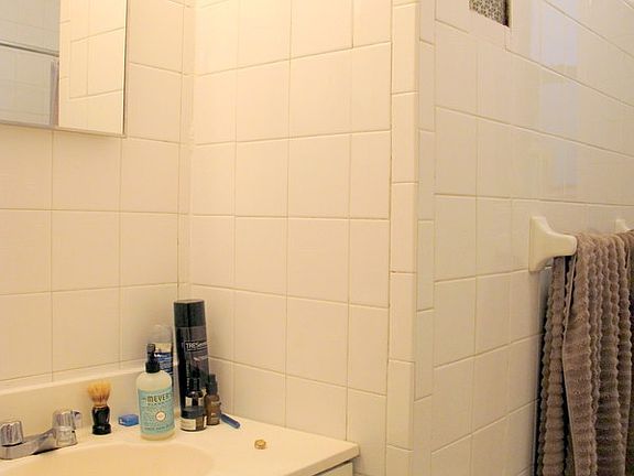 3rd image of 570 Amsterdam Ave APT 2R