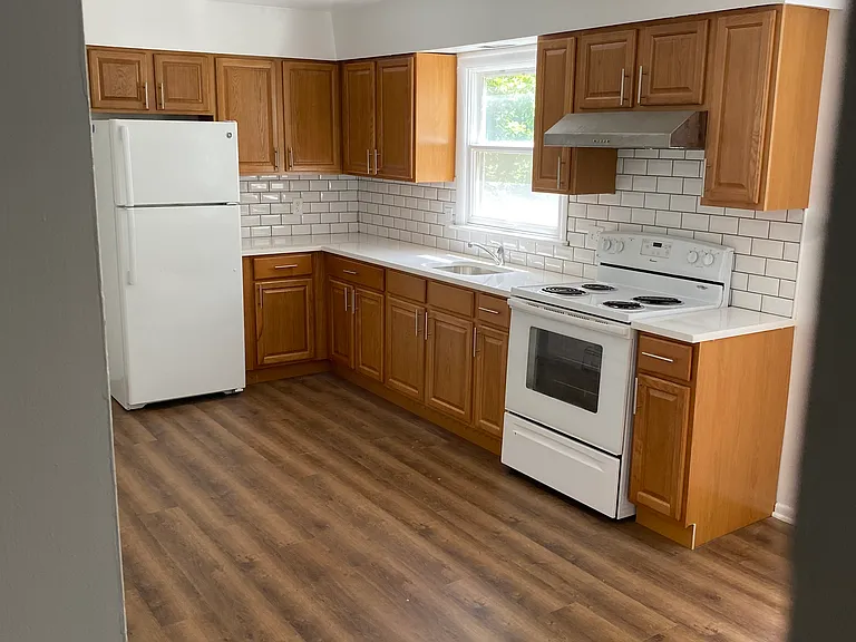 571 Morris St #1 — Photo 12