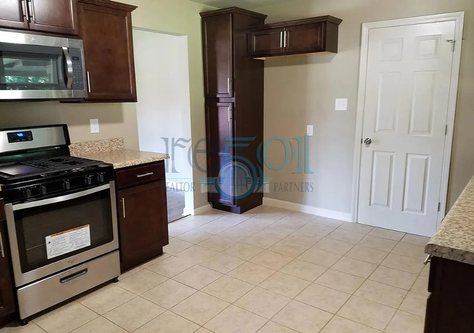 Fantastic Find in the Broadmoor Area! Don't miss out! — Photo 4