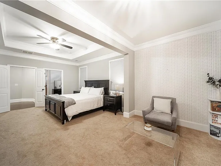 7740 Stratford Ln — Photo 11