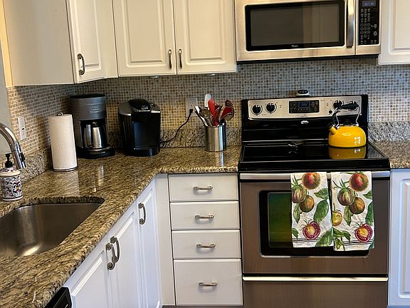 3rd image of 7340 Glenmoor Ln APT 104