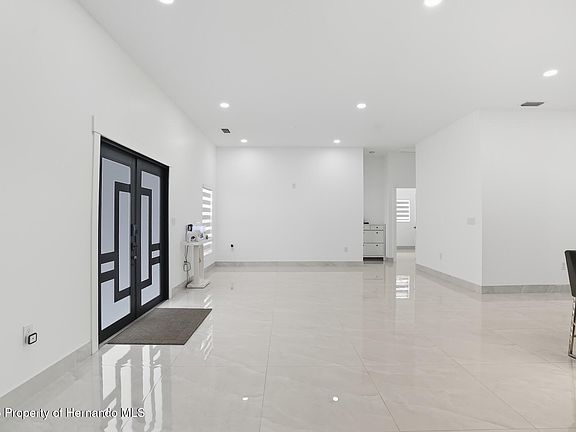 5th image of 7102 Hazelhurst Ct