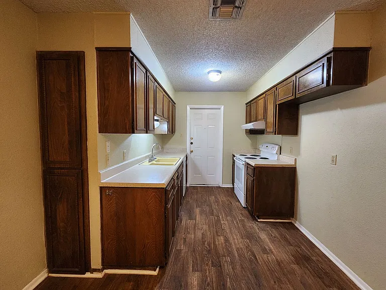 317 Briarwood Dr — Photo 13