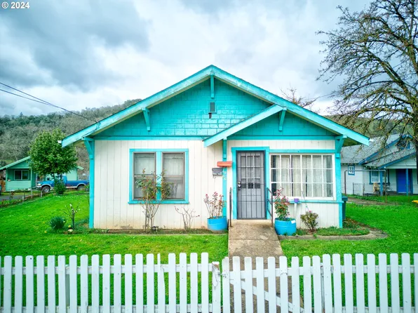 1566 SE Mill St, Roseburg, OR 97470