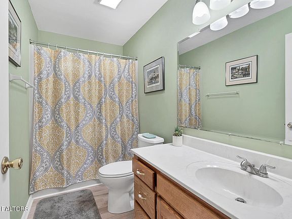 32nd image of 449 Foss Rd