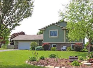 6751 Sunnyslope Dr, Maple Grove, MN 55311