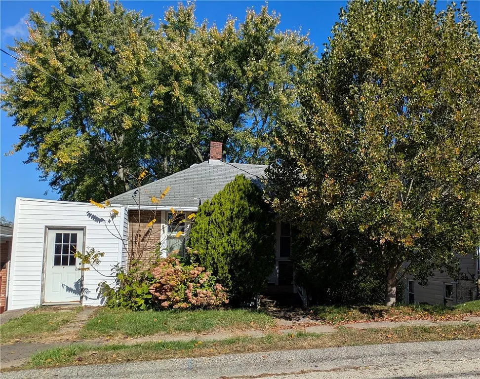 105 Buttonwood Ave photo 1