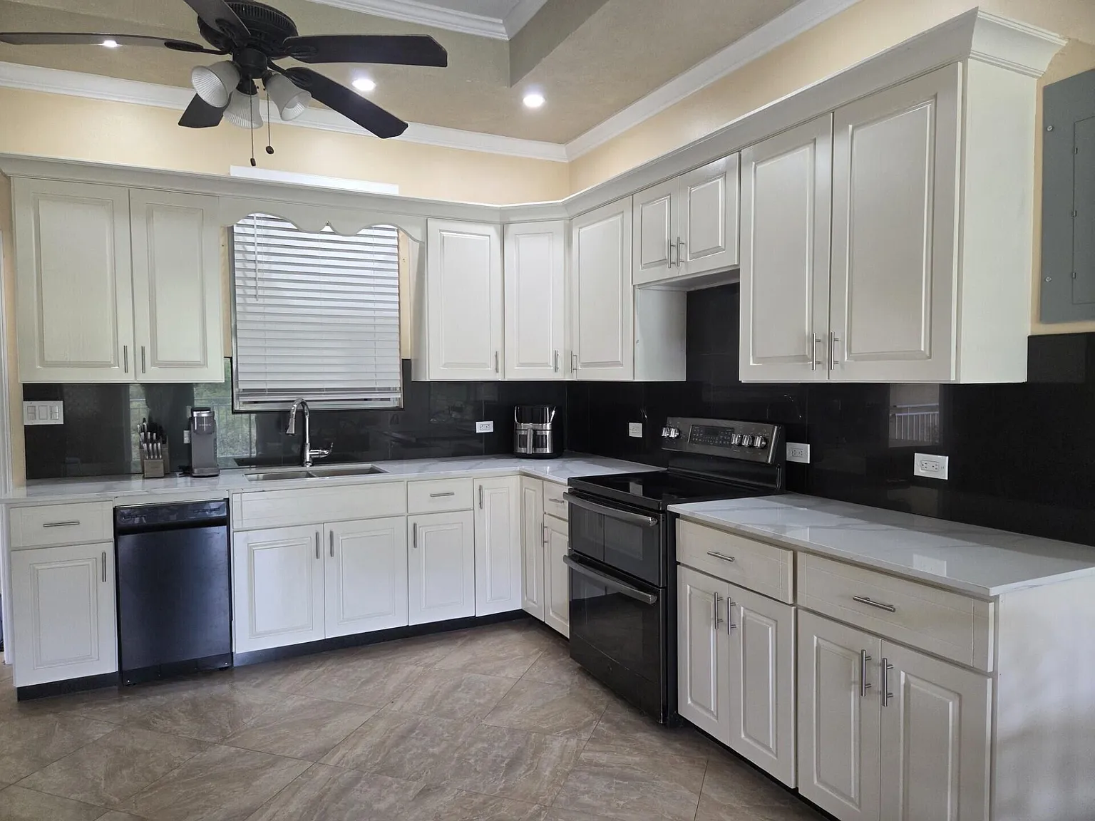 2 bed, 1200 sqft, $2,800 — Photo 2
