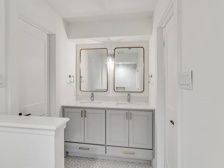 9035 Dunmore Dr — Photo 6