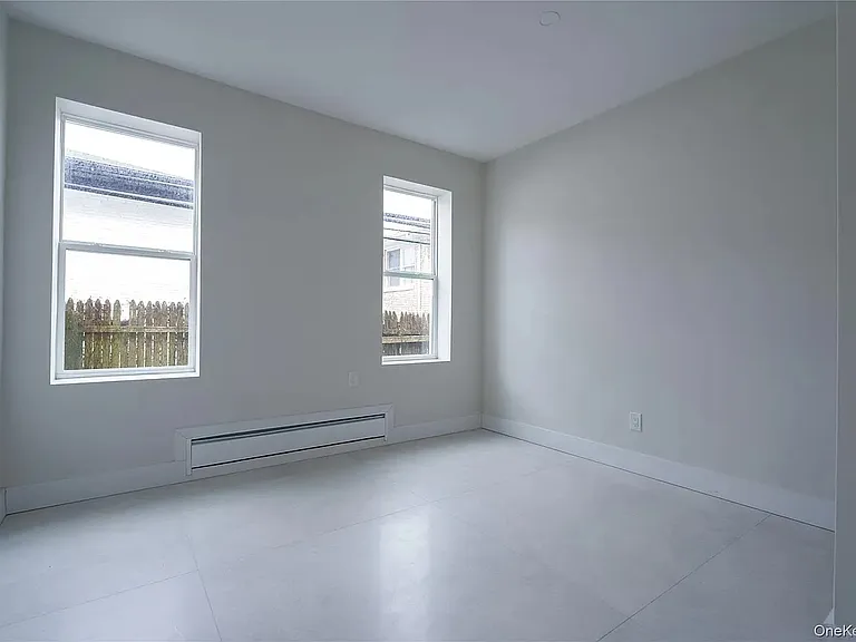 315 West Broadway — Photo 24
