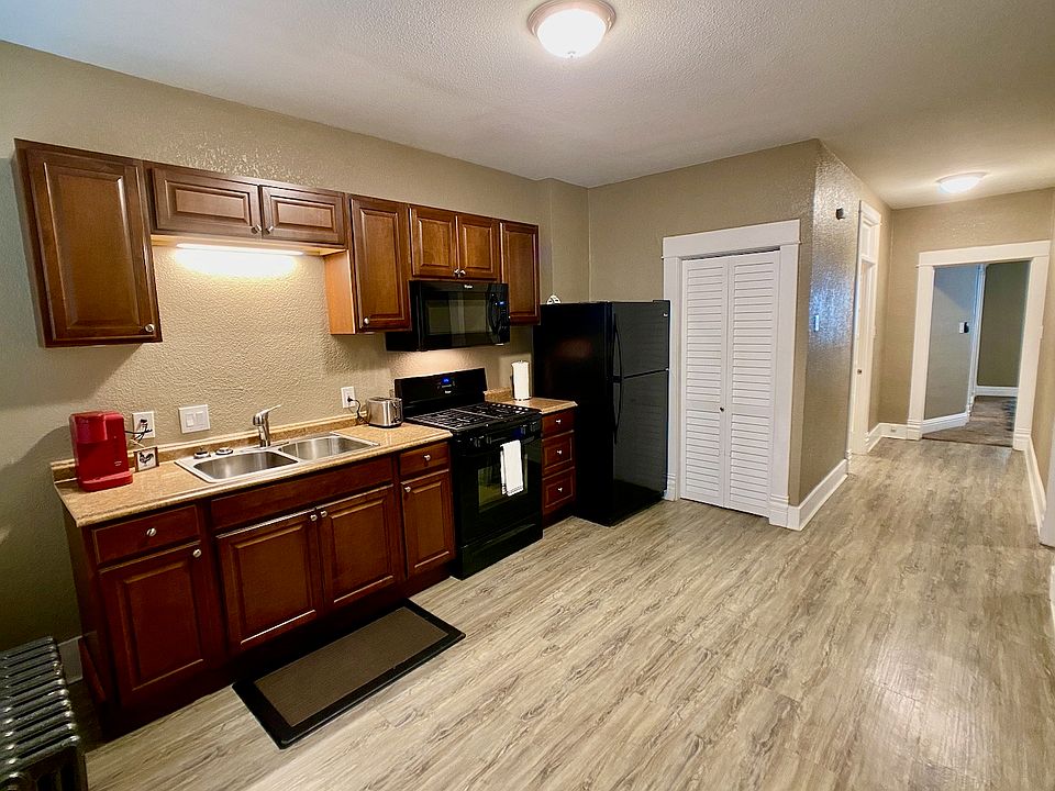 1st image of 221 E Main St #1