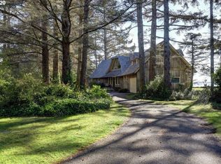 633 State Route 101, Ilwaco, WA 98624