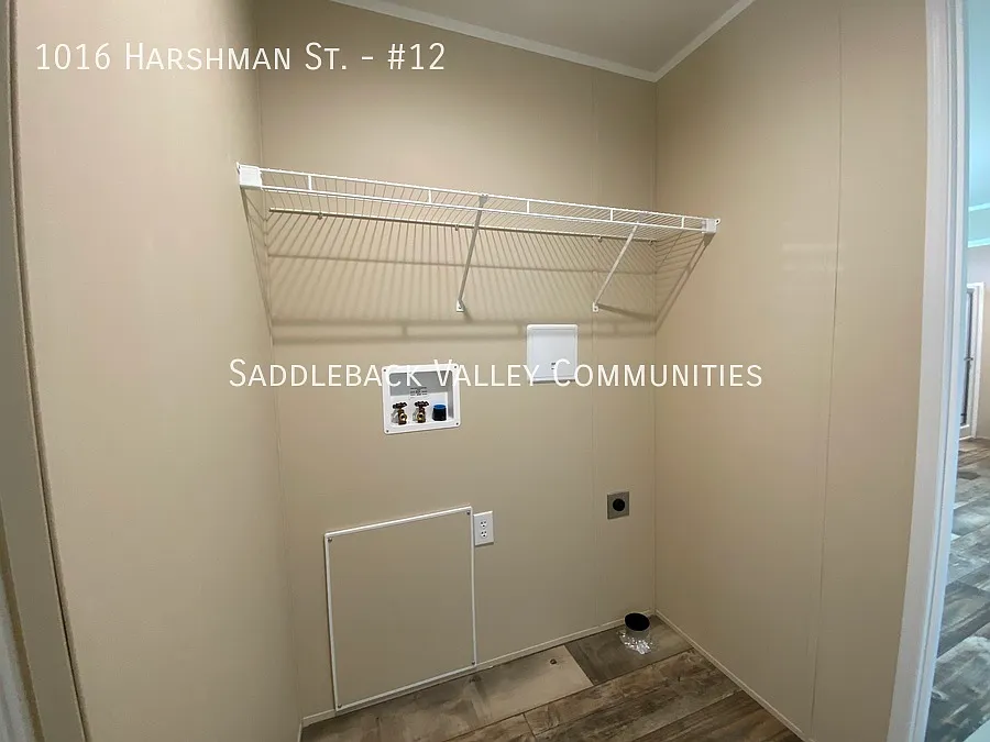Like NEW - 2 bedroom 2 bath available now! — Photo 3