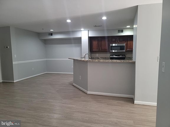 4th image of 60 Sandstone Ct APT C