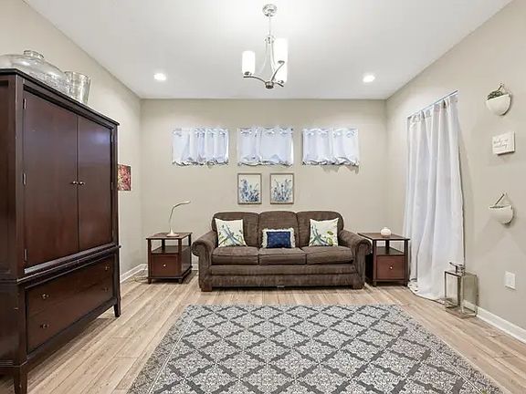 5th image of 9261 Pickens Dr