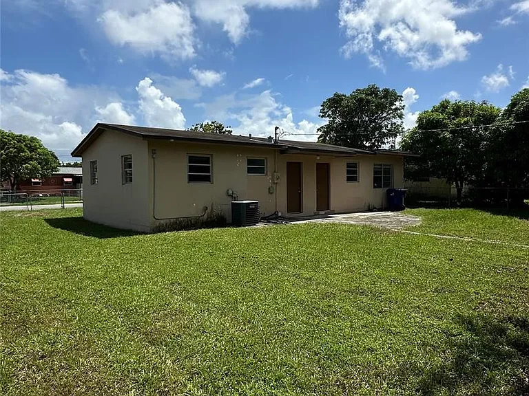 10741 SW 150th Ter — Photo 14