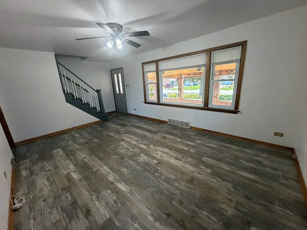 3 bed, 2.0 bath, 1928 sqft, $2,500 — Photo 3