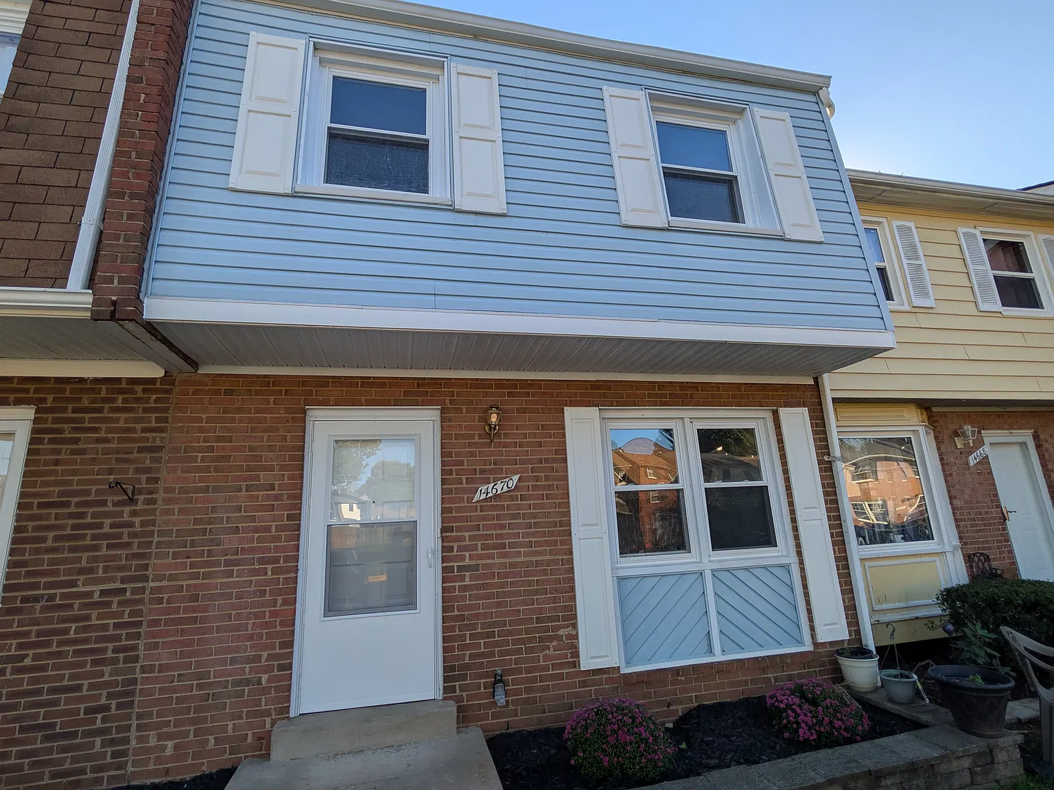 3 bed, 2.5 bath, 1260 sqft, $2,325 — Photo 2