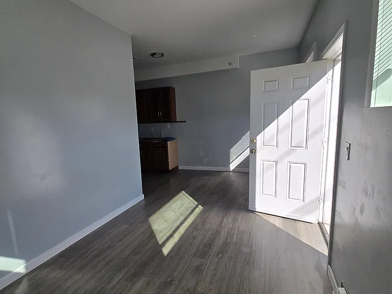 6 Main St #1 — Photo 3