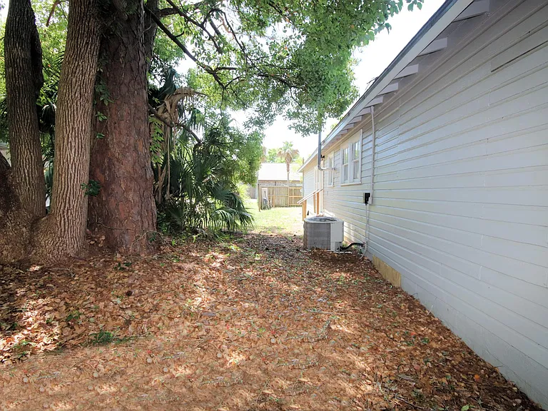37 Magnolia Ave — Photo 17