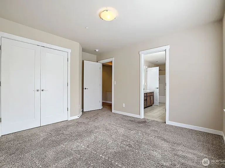 944 SW 108th St SW — Photo 6