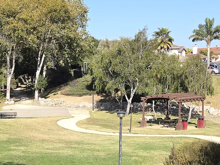 Northbrook Dr — Photo 17