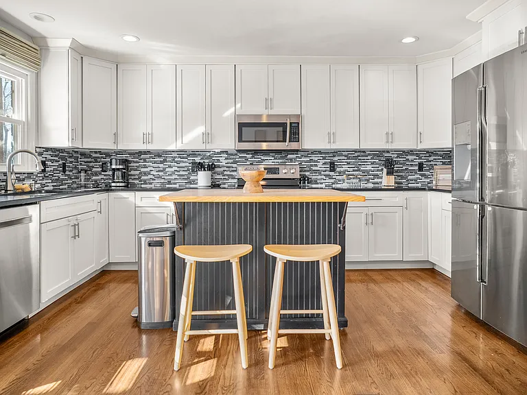 4357 Clemens Dr — Photo 10