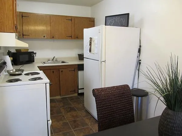 Pine Valley Court — Photo 2