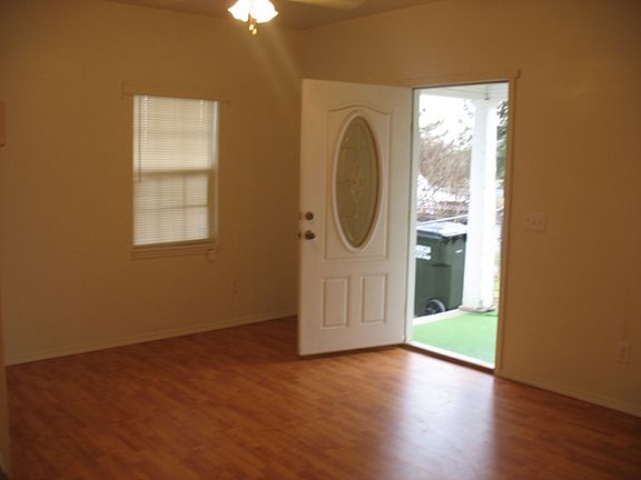 3rd image of 218 W Russell Ave