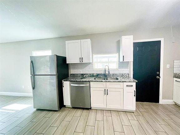 4th image of 1704 Martin L King Jr Ave #1704