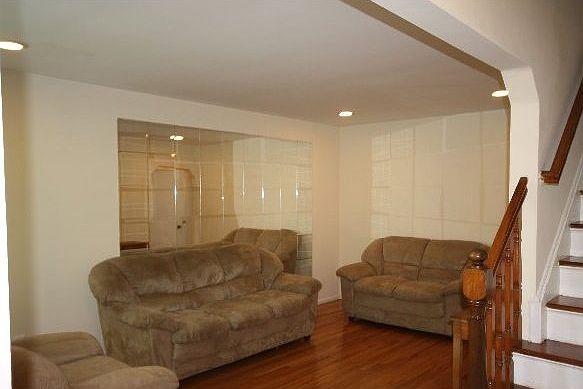 2nd image of 25 Hope St