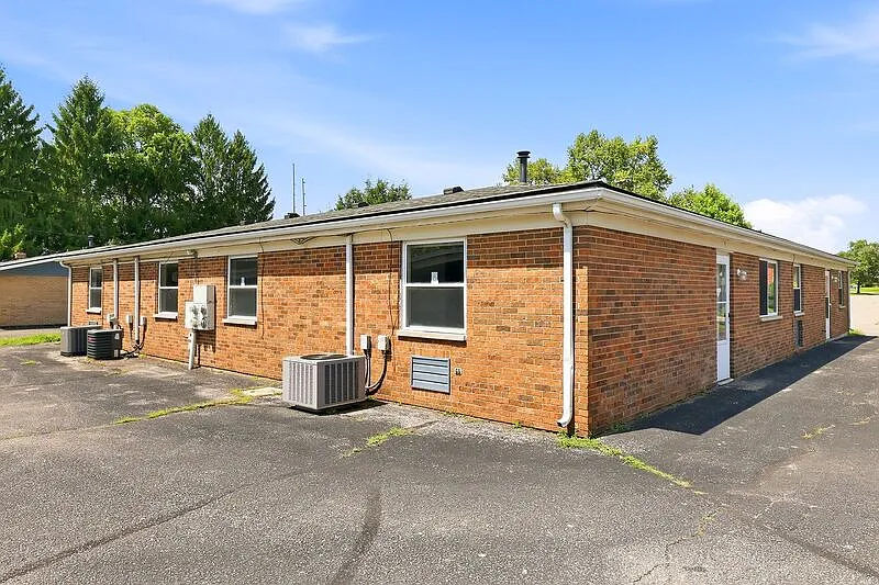 2 bed, 1.0 bath, $965 — Photo 2