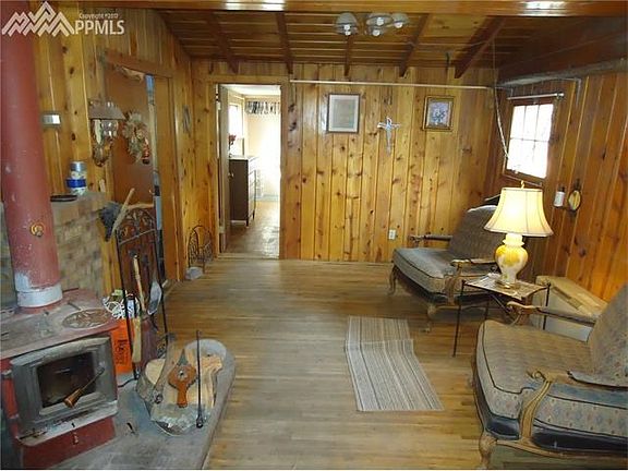 Living room with furnishings