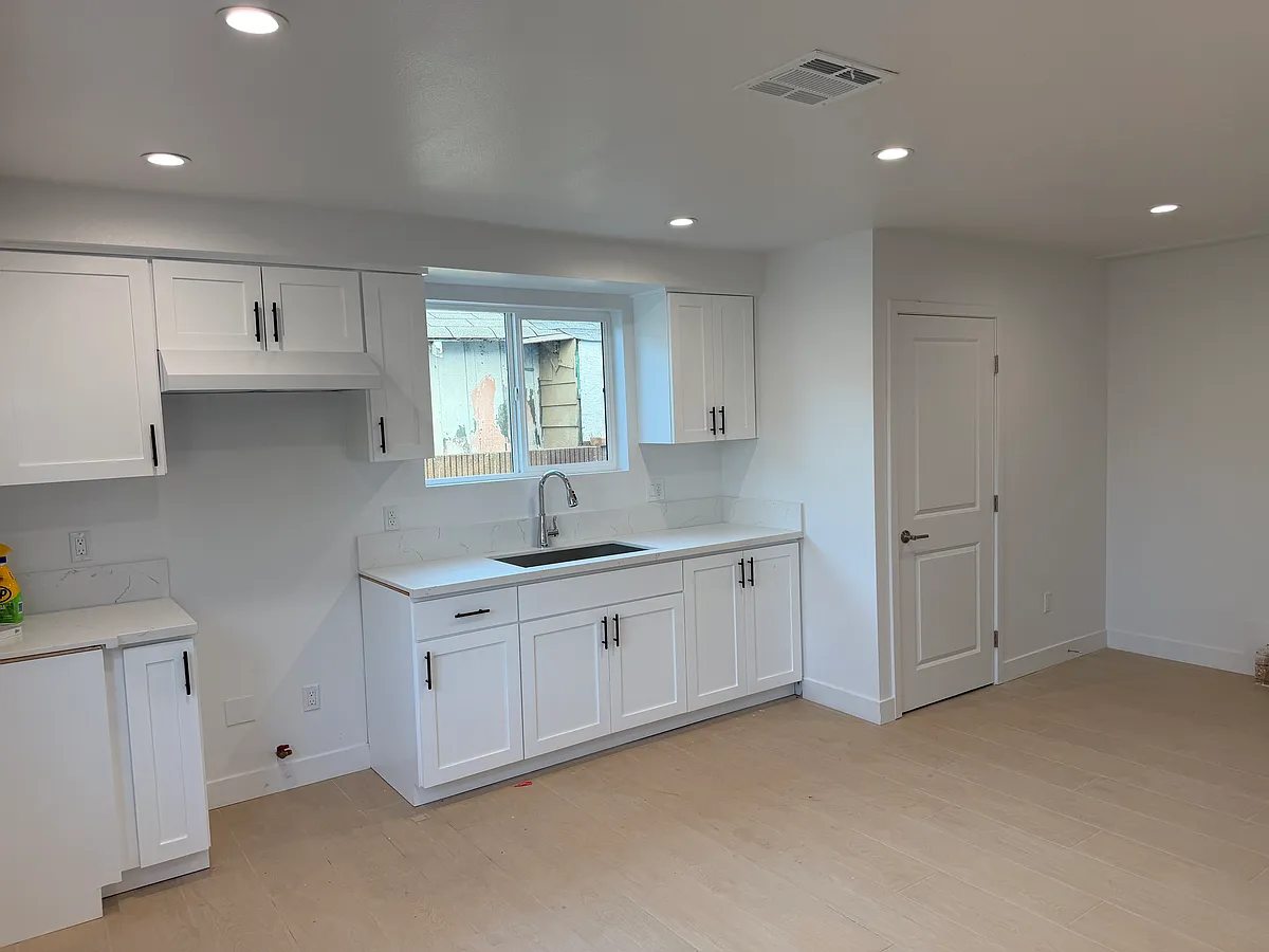Building Photo - 1512 W 45th St