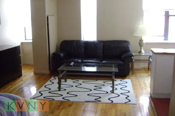 Rented by KVNY Soho | media 9