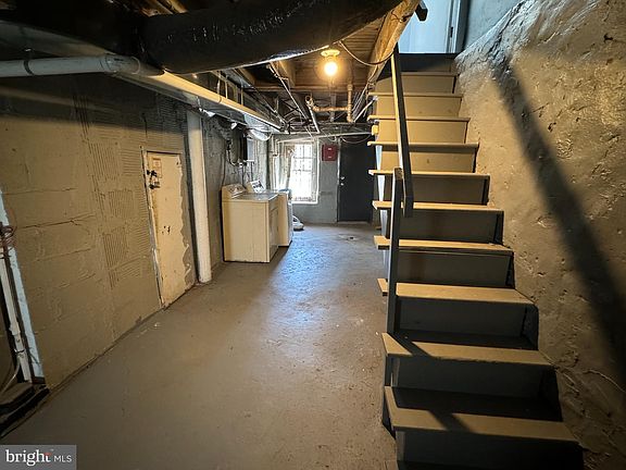 3rd image of 2034 W Spencer Ave