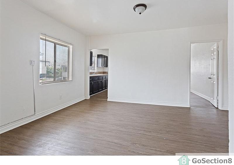 1st image of 600 W 41st Dr #3