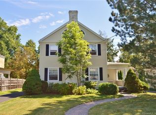 178 N Quaker Ln, West Hartford, CT 06119