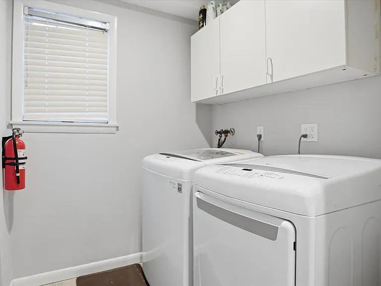 20 Stuart Ct — Photo 34