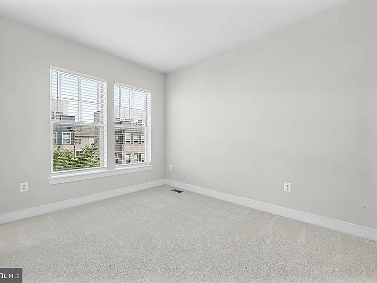 115 Dickenson Dr — Photo 23