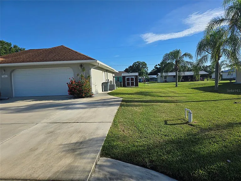 7182 SW Bird Rd — Photo 2