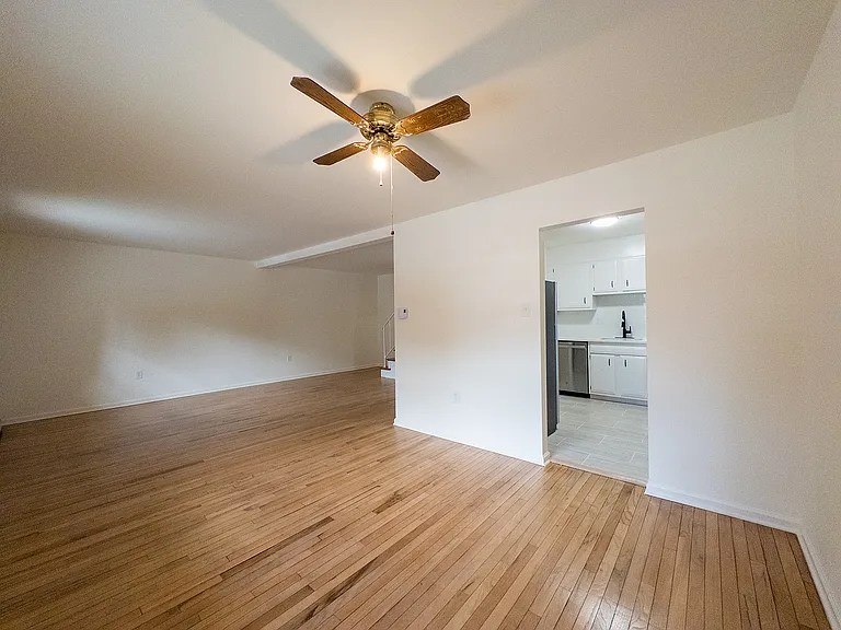 Hampshire Place Townhomes — Photo 4