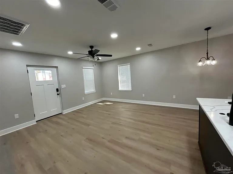 721 W Jordan St — Photo 16