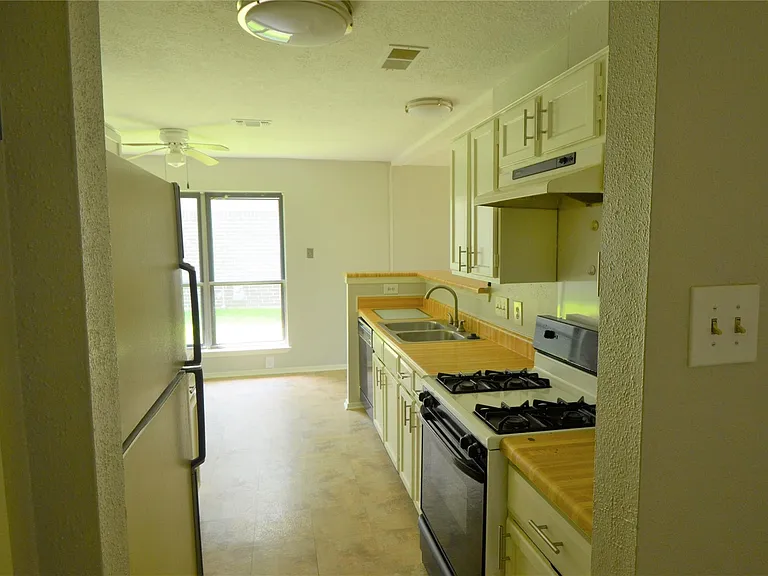 24006 Merry Oaks Dr — Photo 8