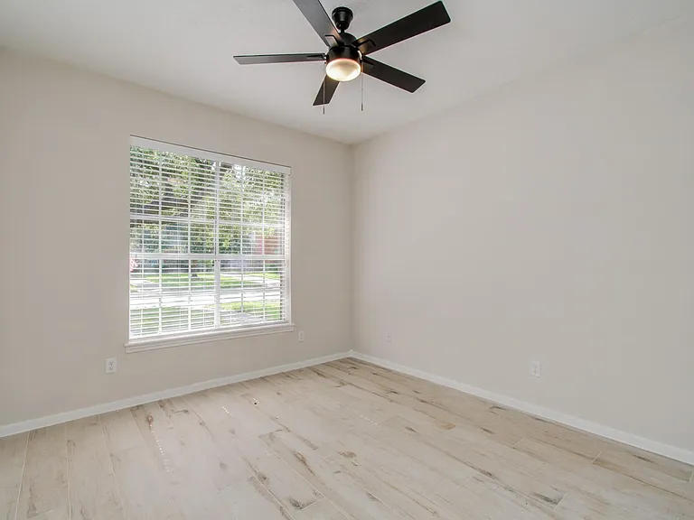 1711 Stone Meadows Ln — Photo 25