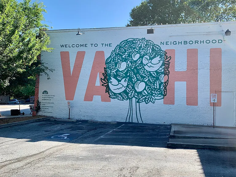 Walk to Perk Coffee, Virginia Highland Books, Murphy's Restaurant, Moe's & Joe's and more!