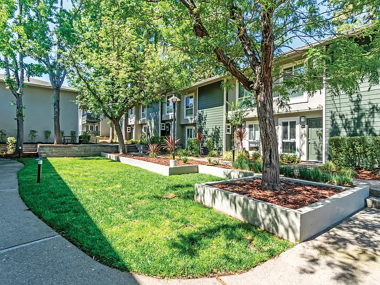 Pleasanton Glen Apartments — Photo 12