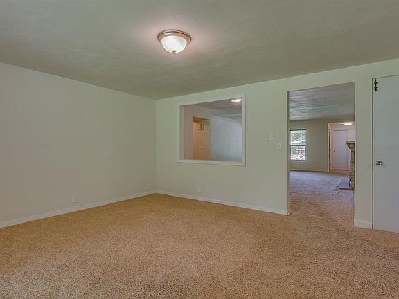 5th image of 17490 Parker Ave